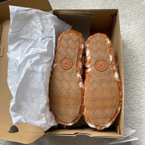 ‼️SOLD‼️ Ugg Shoes - Picture 3 of 4
